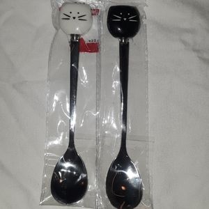 2 cat spoons